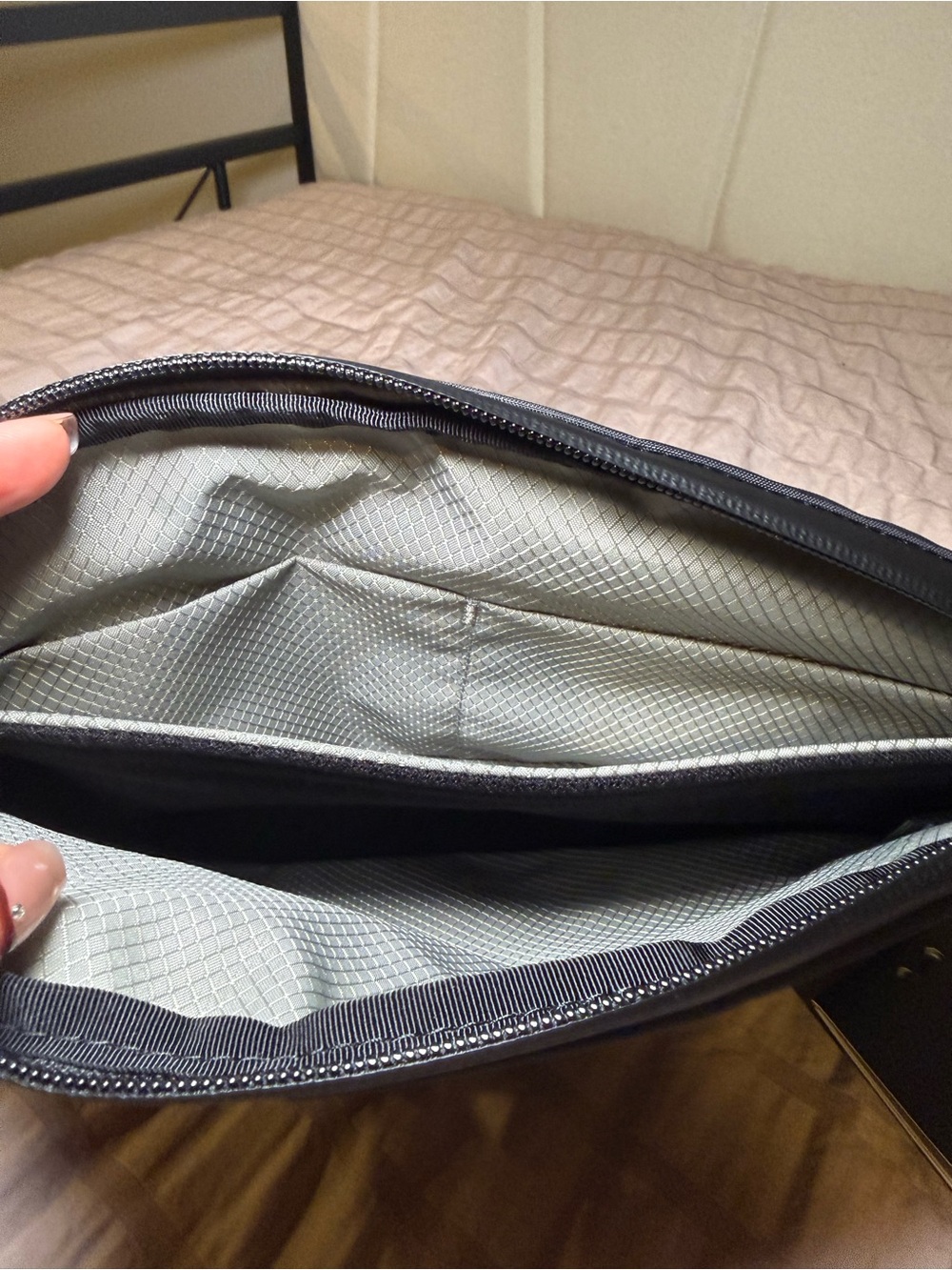 ALPAKA 2L Flight Sling - Black Crossbody Pouch - Picture 7 of 12